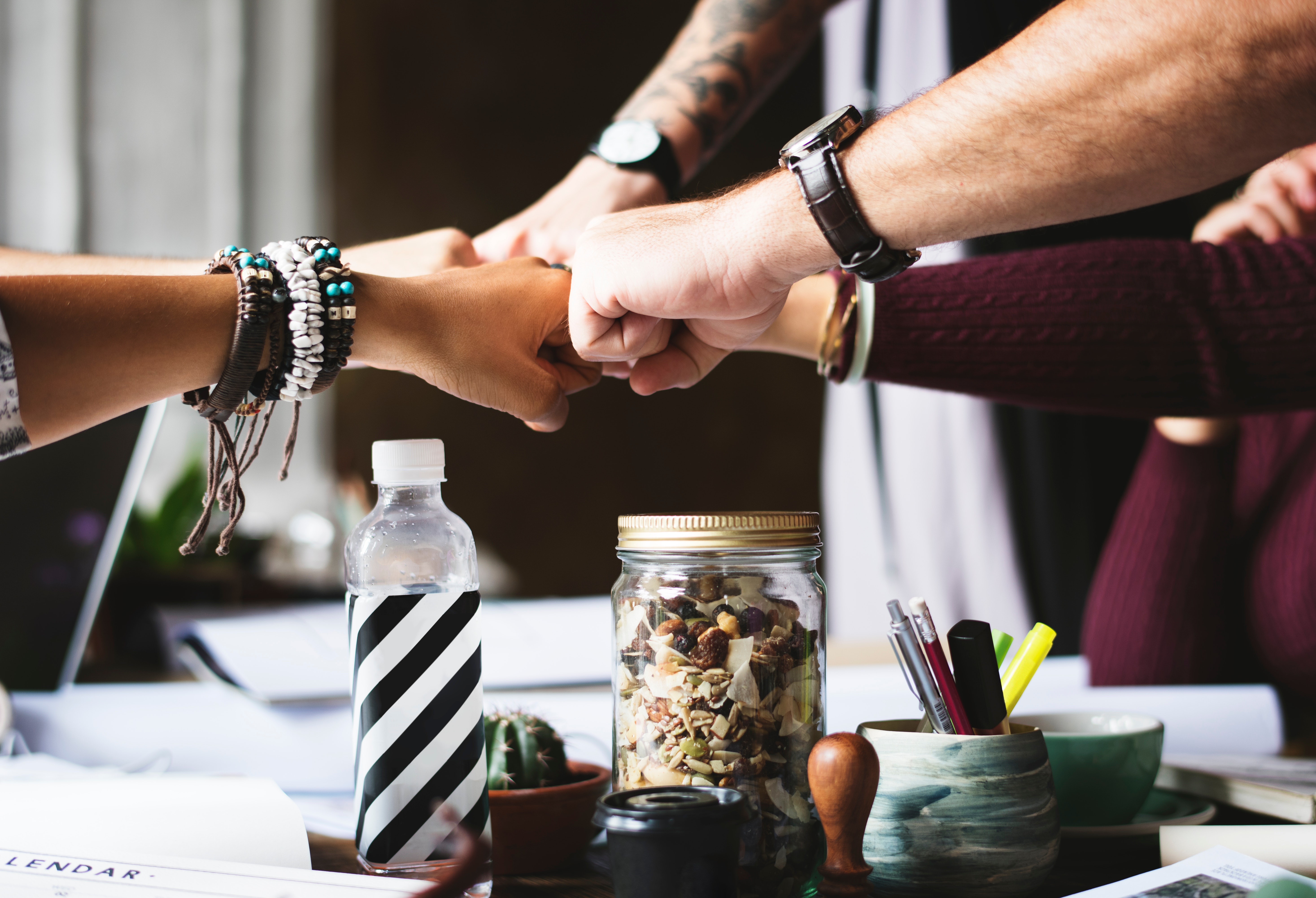 bracelets-collaboration-colleagues-club-friends-college