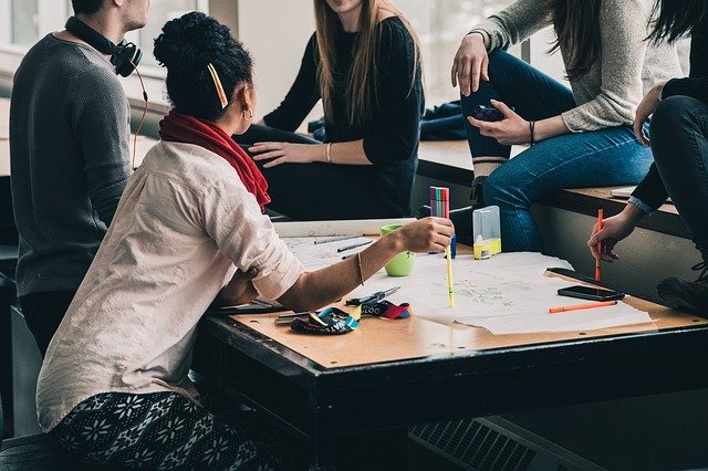 50 easy Scholarships for high school freshmen